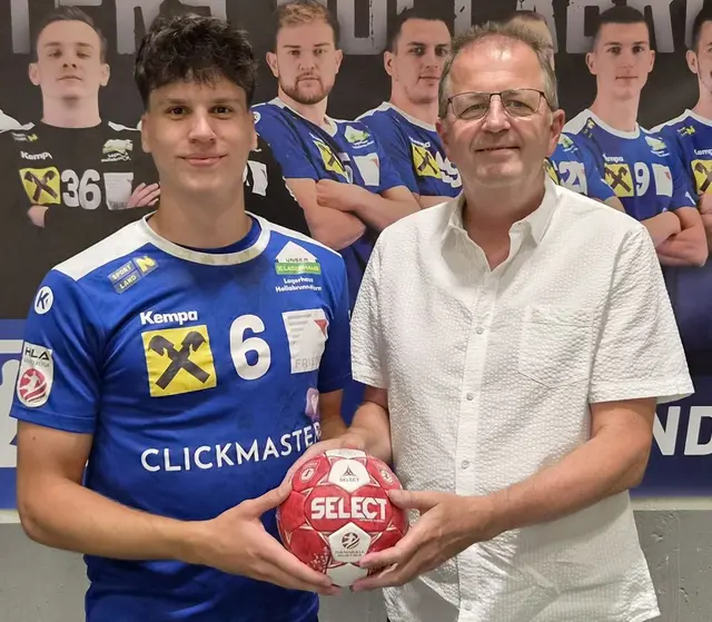 Ernst Halbemer (mit Paul Weiß) übernahm die Patronanz gegen Aufsteiger Atzgersdorf | Foto: UHC Hollabrunn
