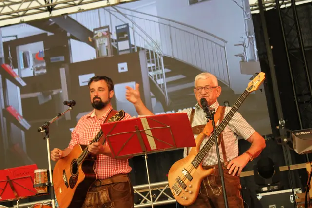 Bei der Strudengauer Messe 2025. Seetaler Buam und die 3 Zünftigen spielen auch heuer am Samstag-Nachmittag auf.