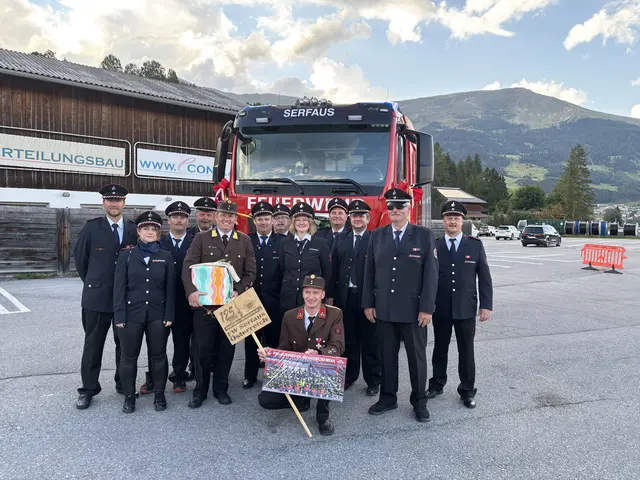 Kameradinnen und Kameraden der Freiwilligen Feuerwehr Gondelsheim (Deutschland) ließen es sich nicht nehmen, am Festakt teilzunehmen und GEschenke zu überreichen. | Foto: Freiwillige Feuerwehr Serfaus