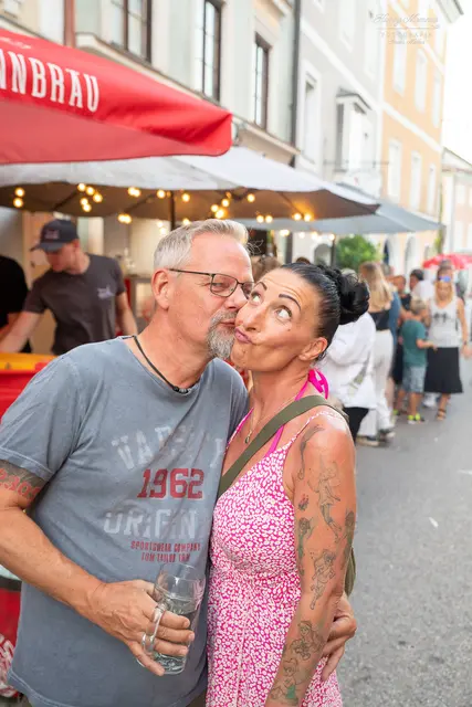 Ein Busserl vor dem Schluckerl sorgt für einen Hauch Romantik. | Foto: Markus Imann