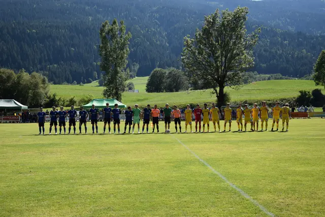 beide Mannschaften am Spielfeld: SGG in blau, EGG in gelb | Foto: Privat