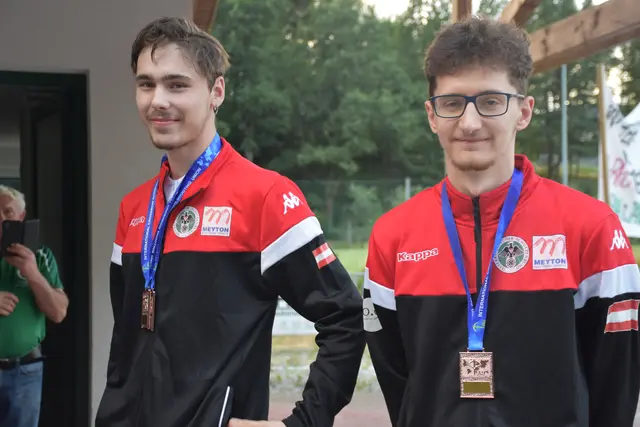 Der Schützenverein Pabneukirchen organisierte einen Empfang für die beiden Bronzemedaillen-Gewinner Fabian Steinkellner und Daniel Mayrhofer bei der Armbrust Europameisterschaft in Frankreich. Mit dabei der Musikverein Pabneukirchen.  | Foto: Zinterhof