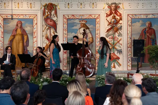 Im Mittelpunkt der Feier stand die Musik, präsentiert von Künstlerinnen und Künstlern der Festwochen. | Foto: © Mona Wimber