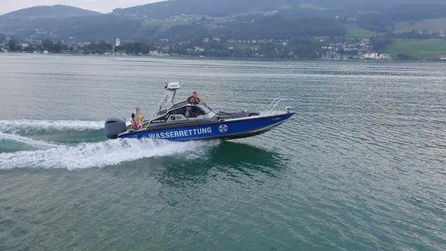  Am Sonntagabend rückten die Einsatzkräfte zum Badeplatz Gamsjaga aus, um eine vermisste Schwimmerin zu suchen. | Foto: Symbolbild: Österreichische Wasserrettung Landesverband Salzburg