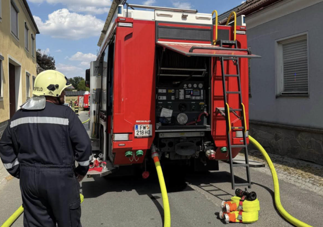 Insgesamt standen die Feuerwehren Theras, Untermixnitz, Oberfladnitz, Weitersfeld und Starrein mit 77 Einsatzkräften und drei Löschfahrzeugen im Einsatz. | Foto: FF Weitersfeld