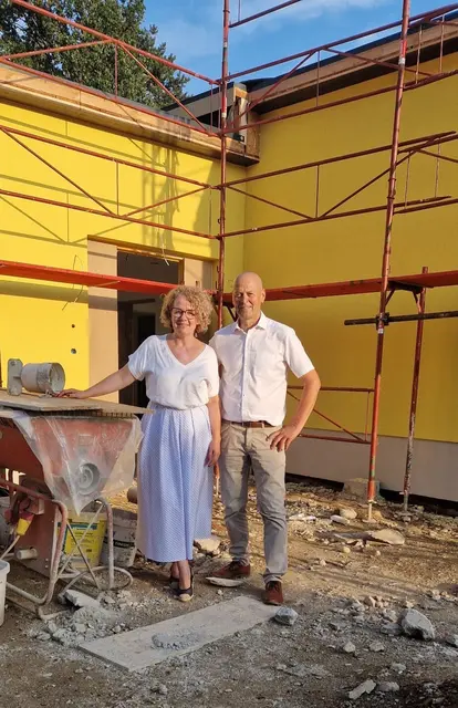 Landesrätin Christiane Teschl-Hofmeister und Bürgermeister Franz Fischer auf der Baustelle. | Foto: Stadtgemeinde Raabs