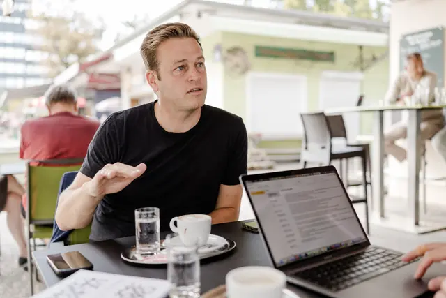 Stefan Kaineder ist seit 2019 Landessprecher der Grünen in Oberösterreich. | Foto: Land OÖ