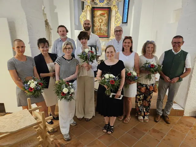 Zahlreiche Gäste besuchten die Vernissage der NÖDok on Tour-Ausstellung „Untitled | Ohne Titel“ im Kunsthaus Laa. | Foto: Stadtgemeinde Laa