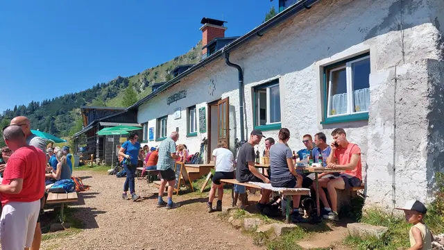 Leobner Hütte ( 1582 m ) 