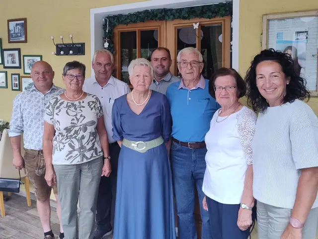 Bauernbundobmann Josef Lechner, Anni Lechner, Seniorenbundobmann Johann Lindner, Anna Walli, Ortsbauernrat Herbert Riegler, Josef Walli, Theresia Millonig, Bürgermeisterin Waltraud Ungersböck. | Foto: Waltraud Ungersböck