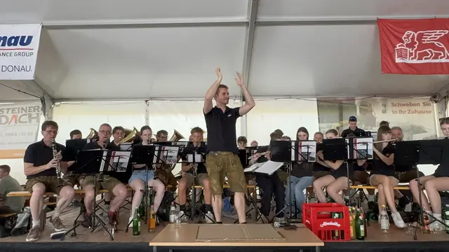     Musikalische Unterhaltung durfte beim Feuerwehrfest natürlich nicht fehlen. | Foto: Alejandra Ortiz / MeinBezirk