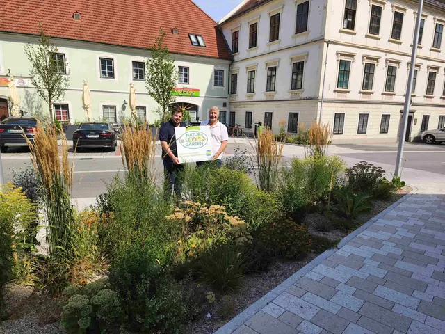 Seitenstetten:
Abgeordneter zum NÖ Landtag Mario Wührer und Vizebürgermeister Leopold Krondorfer. | Foto: Natur im Garten/ B. Haidler