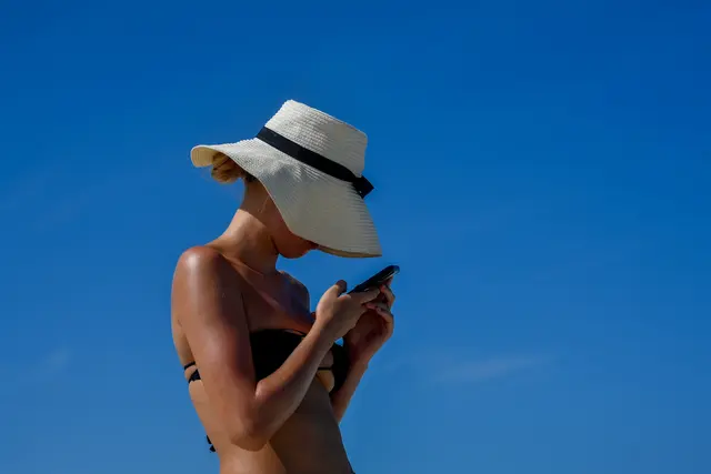 Streaming kann im Urlaub richtig viel kosten. (Symbolbild) | Foto: unsplash.com Margo Evardson 