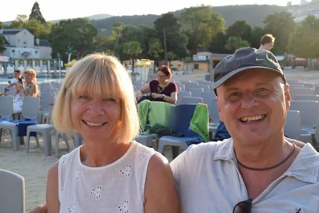 Lisa und Christian Belinger waren im Strandbad zu Gast.  | Foto: Roland Weber