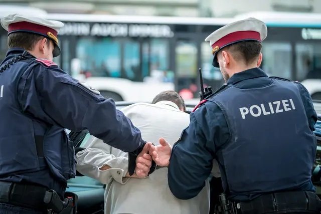 Die Parkwächterin wurde bei dem Angriff unbestimmten Grades verletzt und begab sich in ärztliche Behandlung. Der Mann wird der Staatsanwaltschaft angezeigt (Symbolfoto) | Foto: Bernhard Knaus