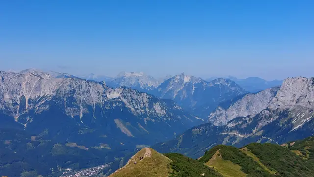 Bildmitte der Buchstein, rechts Tamischbachturm ( Gesäuseberge )