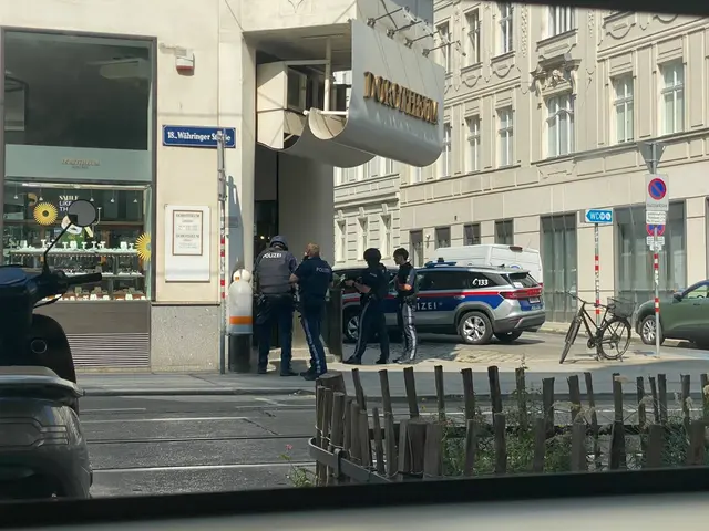 Derzeit kommt es zu einem Großeinsatz beim Dorotheum.  | Foto: Bernhard Lindmoser
