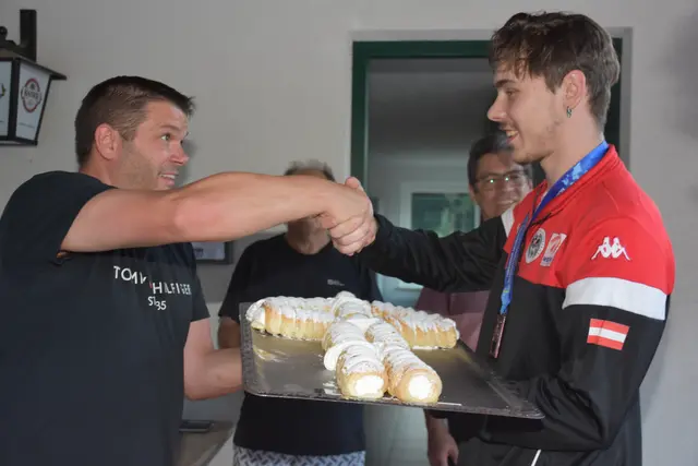 Der Schützenverein Pabneukirchen organisierte einen Empfang für die beiden Bronzemedaillen-Gewinner Fabian Steinkellner und Daniel Mayrhofer bei der Armbrust Europameisterschaft in Frankreich. Mit dabei der Musikverein Pabneukirchen.  | Foto: Zinterhof