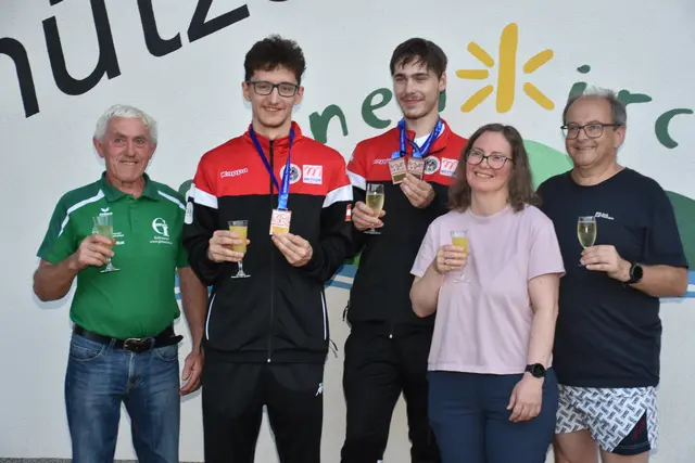 Der Schützenverein Pabneukirchen organisierte einen Empfang für die beiden Bronzemedaillen-Gewinner Fabian Steinkellner und Daniel Mayrhofer bei der Armbrust Europameisterschaft in Frankreich. Mit dabei der Musikverein Pabneukirchen.  | Foto: Zinterhof