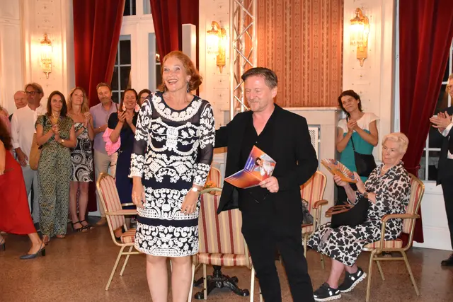 Maya Hakvoort und Andreas Gergen freuen sich über ihren Erfolg bei der Premierenfeier. | Foto: Mirjam Preineder