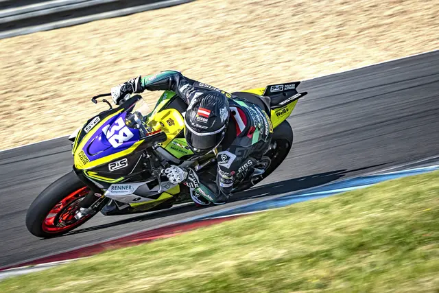 Tobi Kitzbichler (16) aus Niederndorf zählt zu Österreichs größten Motorradhoffnungen. | Foto: Dino Eisele