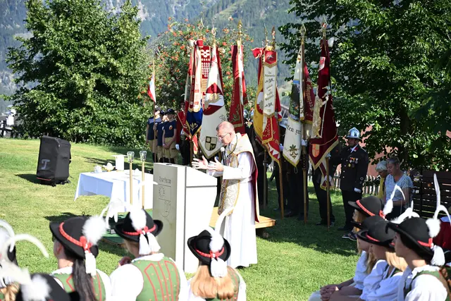 Alle Wehren des Abschnitts 1 waren mit ihren Fahnenabordnungen vertreten. | Foto: BFV Landeck / Nagele