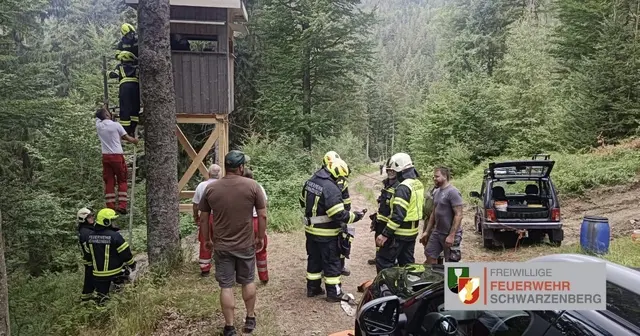 Die Wanderin erlitt am Hochstand einen Kreislaufkollaps.  | Foto: FF Schwarzenberg