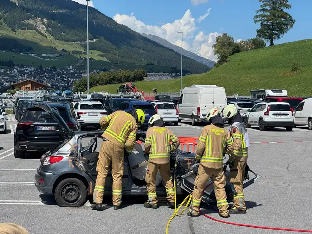 Bei der Schauübung der Freiwillige Feuerwehr Fiss bekamen die Zuseher einen kleinen Einblick in des Einsatzablauf | Foto: Freiwillige Feuerwehr Serfaus
