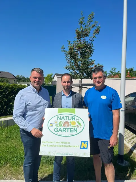 Ennsdorf:
Abgeordneter zum NÖ Landtag Lukas Michlmayr, Bürgermeister Daniel Lachmayr und „Natur im Garten“ Regionalberater Bernhard Haidler | Foto: Natur im Garten/ B. Haidler