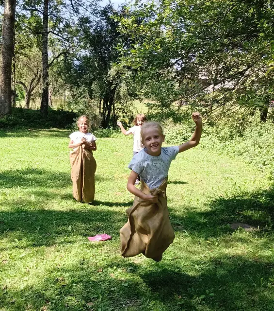 Musik und Natur verbinden: Beim Projekt „Musik und Natur mit allen Sinnen erleben“ entdecken Kinder in Watschig die Natur auf kreative und musikalische Weise. | Foto: Privat