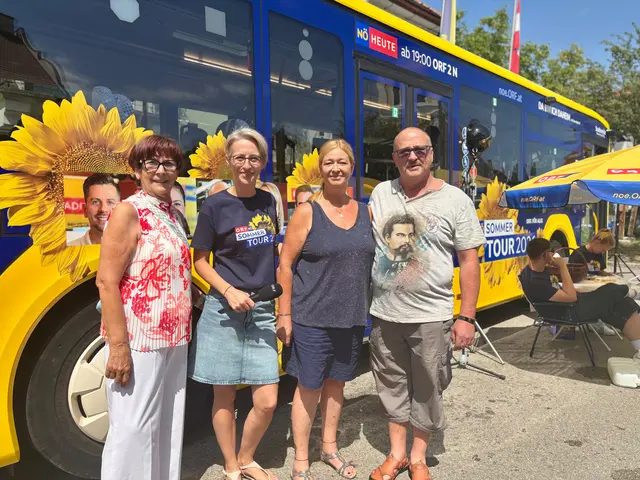 Gars am Kamp ging auf Sendung: Die ORF-Sommertour machte den Hauptplatz zur Radio-Bühne. | Foto: Markus Kahrer