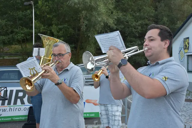 Der Schützenverein Pabneukirchen organisierte einen Empfang für die beiden Bronzemedaillen-Gewinner Fabian Steinkellner und Daniel Mayrhofer bei der Armbrust Europameisterschaft in Frankreich. Mit dabei der Musikverein Pabneukirchen.  | Foto: Zinterhof