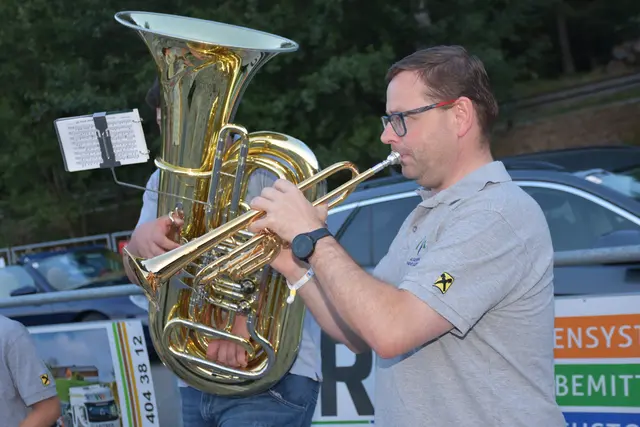 Der Schützenverein Pabneukirchen organisierte einen Empfang für die beiden Bronzemedaillen-Gewinner Fabian Steinkellner und Daniel Mayrhofer bei der Armbrust Europameisterschaft in Frankreich. Mit dabei der Musikverein Pabneukirchen.  | Foto: Zinterhof
