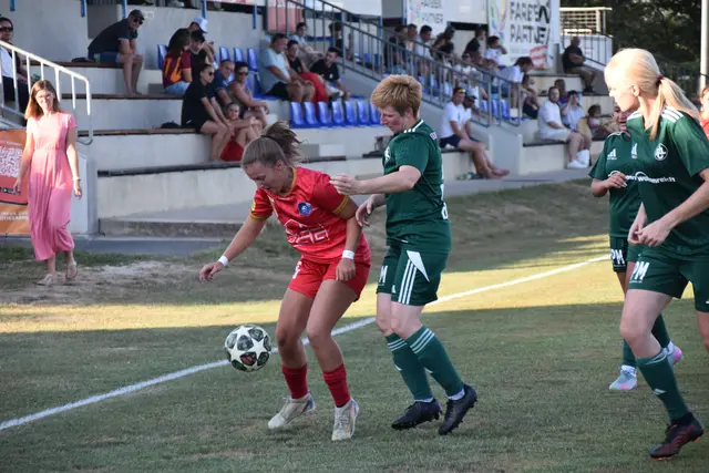 Torhüterin Phoebe-Alexa Lissl durfte zweite Halbzeit auch als Feldspielerin ran. | Foto: MeinBezirk/Michael Strini