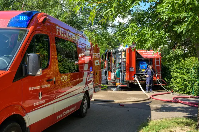 98 Feuerwehrmitglieder standen beim Scheunenbrand in Zellerndorf im Einsatz. | Foto: FF Zellerndorf