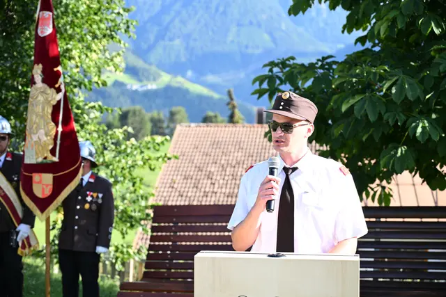 Kommandant Walter Hochenegger blickt mit stolz auf seine Feuerwehr, wie er in seiner Rede betonte. | Foto: BFV Landeck / Nagele