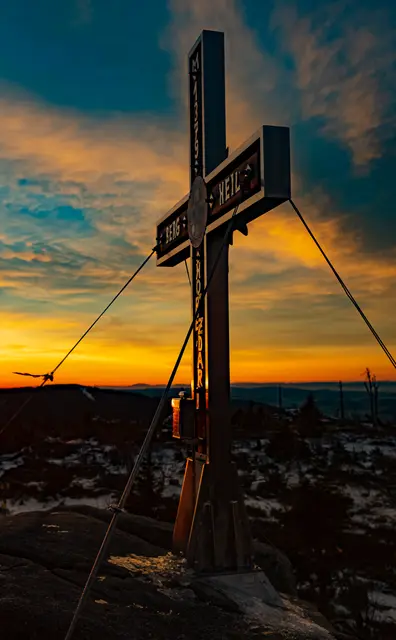 Der Plöckenstein ist der höchste Gipfel des Bezirks. Er ist zu jeder Jahreszeit reizvoll.  | Foto: Manuela Hehenberger