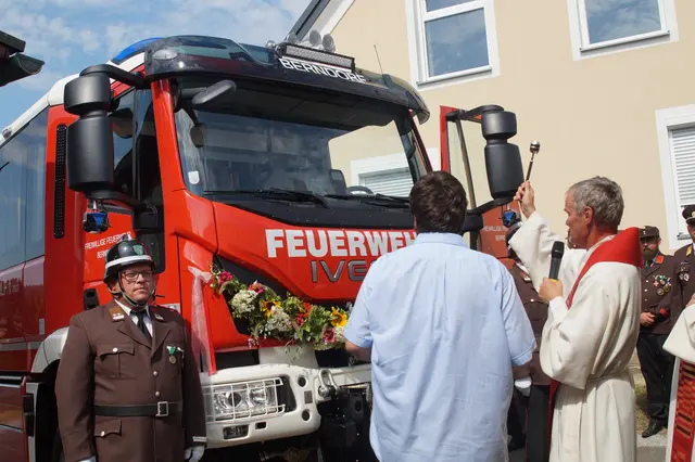 Segnung eines Feuerwehrfahrzeuges