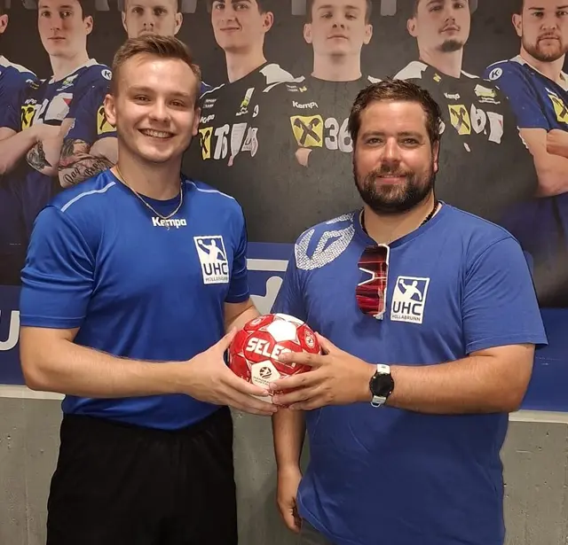 GR Patric Scheuer (mit Samuel Fabry) übernahm die Patronanz über das Derby gegen Krems | Foto: UHC Hollabrunn
