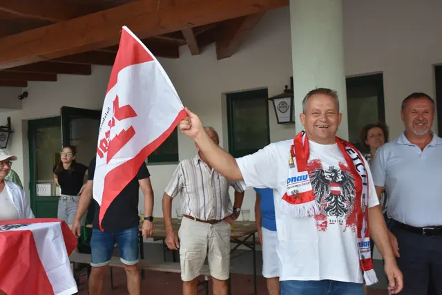 Der Schützenverein Pabneukirchen organisierte einen Empfang für die beiden Bronzemedaillen-Gewinner Fabian Steinkellner und Daniel Mayrhofer bei der Armbrust Europameisterschaft in Frankreich. Mit dabei der Musikverein Pabneukirchen.  | Foto: Zinterhof