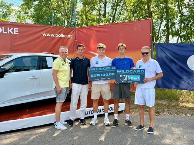 Stadtrat Roman Fröhlich, Christoph Polke (Autohaus Polke), Turnierleiter Florian Fröhlich, Nicholas Volnik, Heinz Lichtenegger (CEO von Pro-Ject)

  | Foto: Bernhard Schmid