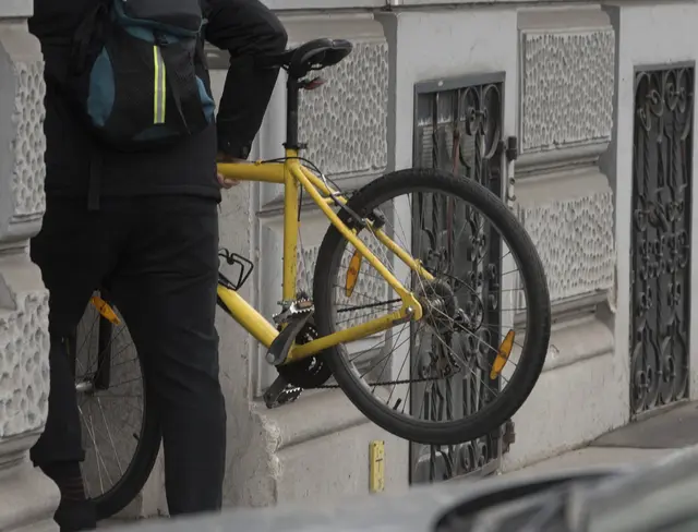 Unbekannte brachen in Innsbruck in ein Kellerabteil ein und stahlen ein E-Bike. (Symbolbild) | Foto: smarterpix (Symbolbild)