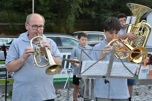 Der Schützenverein Pabneukirchen organisierte einen Empfang für die beiden Bronzemedaillen-Gewinner Fabian Steinkellner und Daniel Mayrhofer bei der Armbrust Europameisterschaft in Frankreich. Mit dabei der Musikverein Pabneukirchen.  | Foto: Zinterhof
