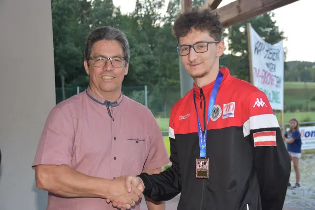 Der Schützenverein Pabneukirchen organisierte einen Empfang für die beiden Bronzemedaillen-Gewinner Fabian Steinkellner und Daniel Mayrhofer bei der Armbrust Europameisterschaft in Frankreich. Mit dabei der Musikverein Pabneukirchen.  | Foto: Zinterhof