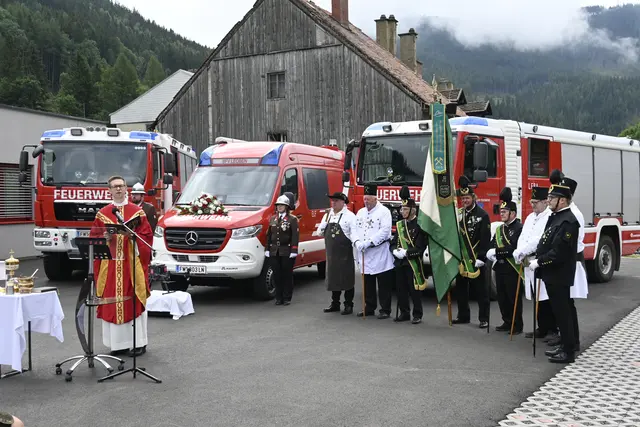 Mit der Segnung des Rüsthauses und des neuen Stützpunktfahrzeuges samt Drohne durch Pfarrer David Simon fand die Festlichkeit seinen Höhepunkt. | Foto: BFV Leoben