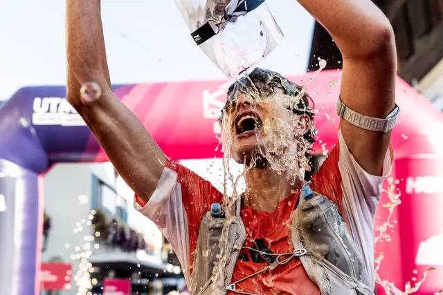 Bierdursche für den Endurance-Sieger. | Foto: Carlos Iturbe