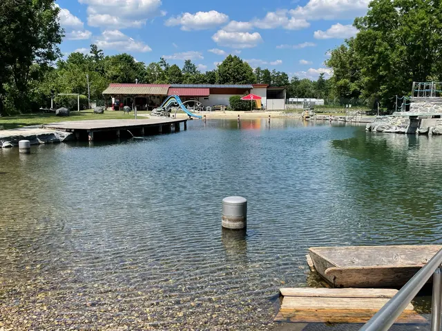 Kein Badeverbot mehr: Am Naturbadesee Markt St. Martin darf wieder geplanscht werden. | Foto: Diewald