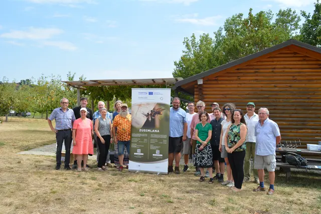 Bei einer Informationsveranstaltung in Schattendorf wurden burgenländische Imkerinnen und Imker über die Asiatische Hornisse und das Projekt ZUSIMLANA informiert. | Foto: Dorottya Fejes/MeinBezirk