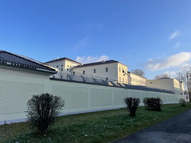 Die Männer wurden auf Anordnung der Staatsanwaltschaft Ried in die Justizanstalt Ried eingeliefert. | Foto: BezirksRundSchau