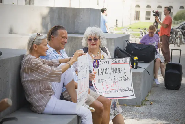 Bei der Spontandemo waren laut Veranstalterin Elisabeth Klatzer tausende Teilnehmende dabei.  | Foto: FRAUEN*Streiken